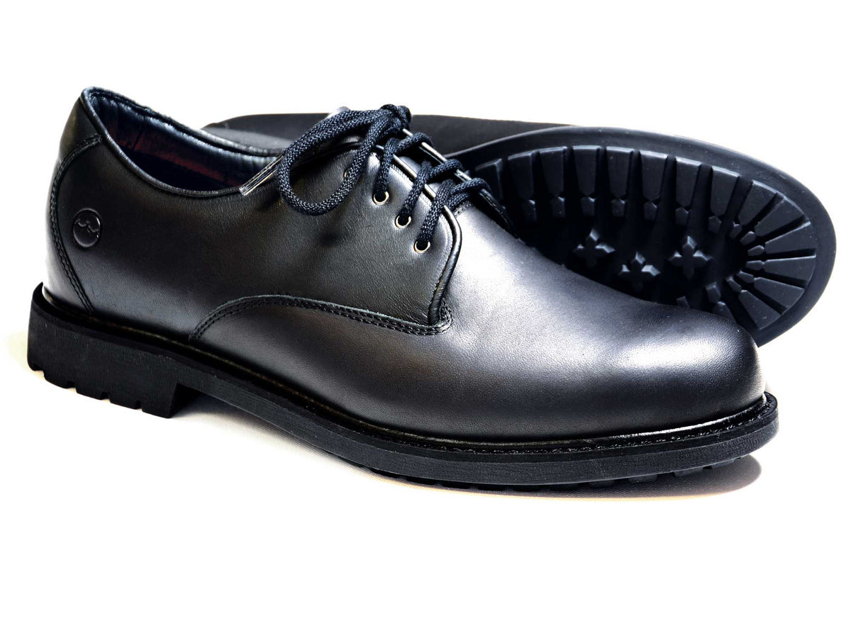 Orca Bay MALVERN men’s black leather walking shoe with a lace-up design and a durable rubber sole.