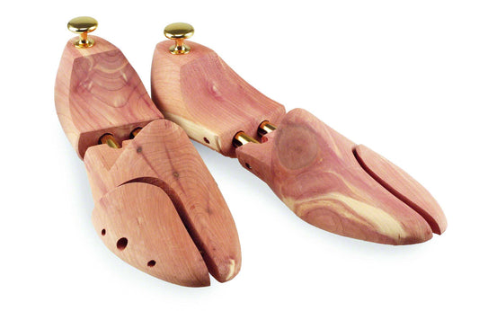 The Cathcart Elliot SECONDS Mens Premium Cedar Double Tube Shoe Trees feature brass knobs and aromatic cedar wood to preserve shoe shape and freshness.