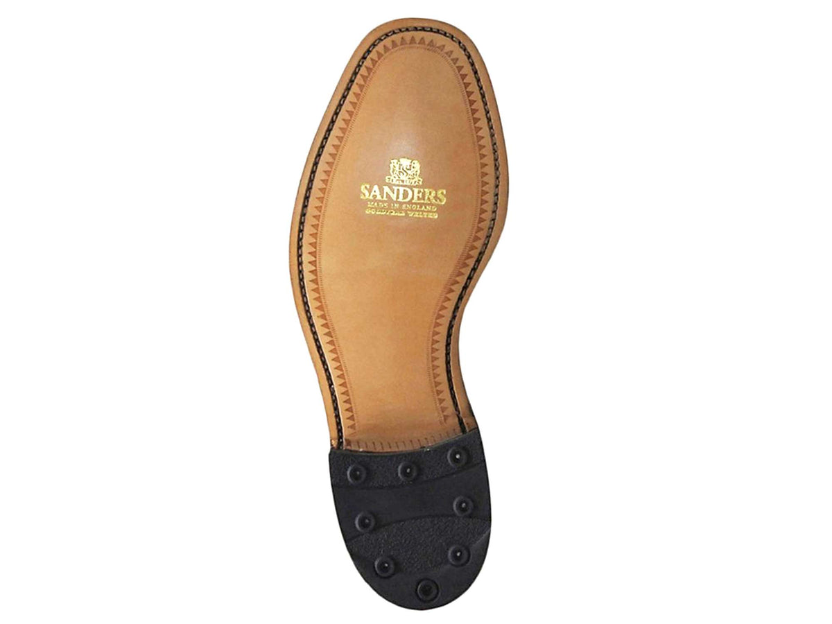 Leather sole and rubber heel of the Sanders Oxford Wide, stamped Made in England, Goodyear welted