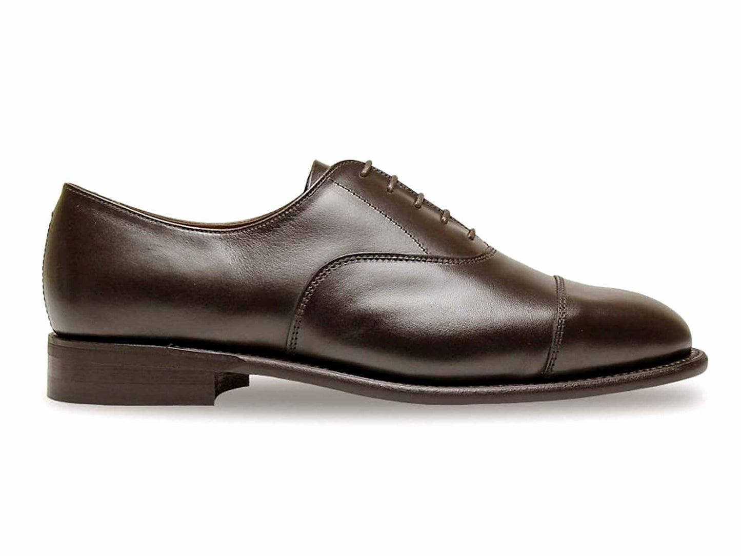 The Sanders VARDY Mens Dark Brown Cap Oxford Shoe features a rubber sole, cap toe, and closed lacing—Goodyear welted for durability. This essential formal shoe is shown in profile against a white background.