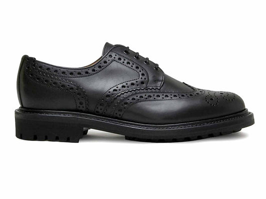 The SALISBURY Mens Black Waxy Brogue by Sanders features decorative perforations and a sturdy commando rubber sole, showcased against a plain white background.