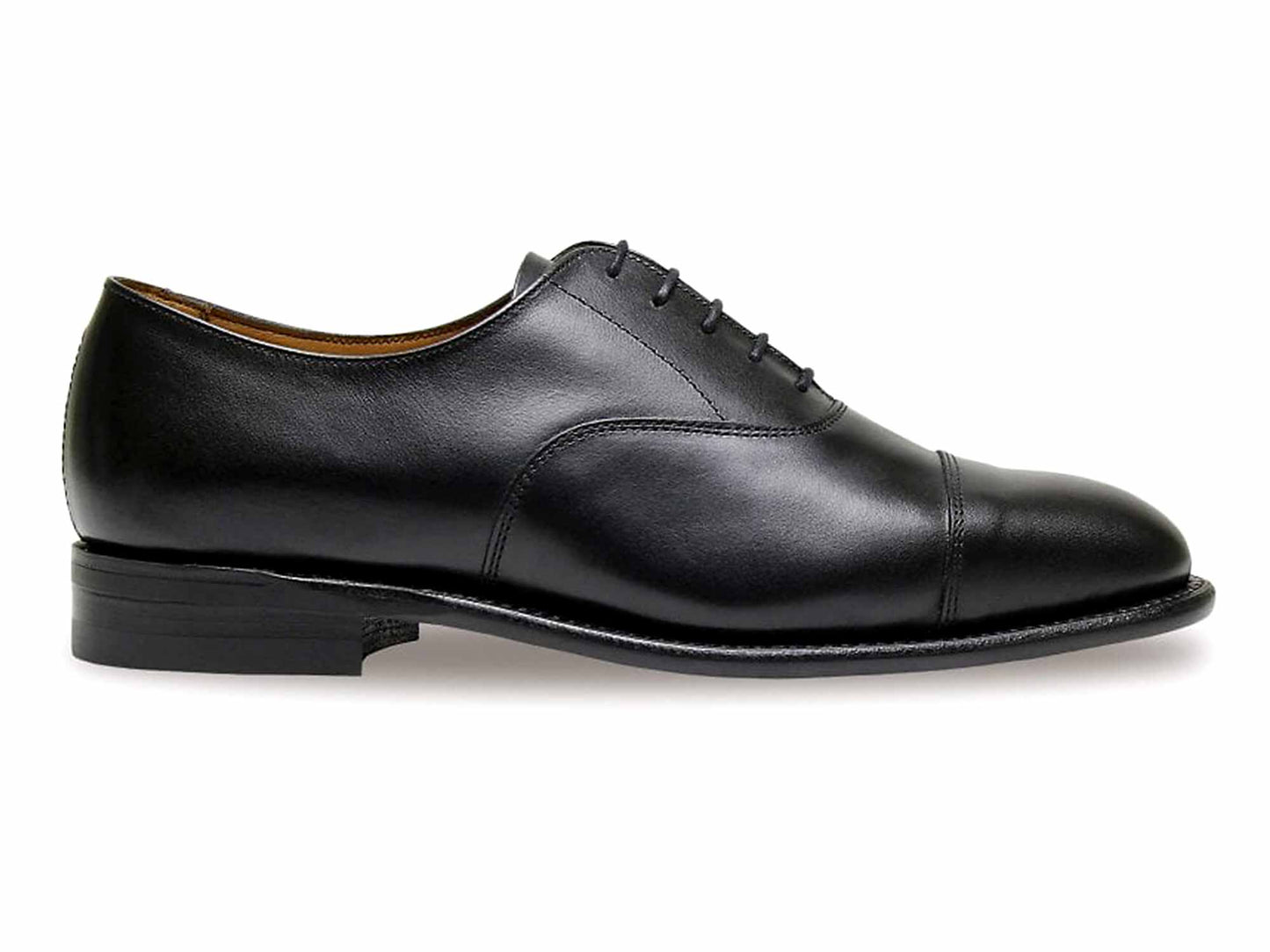 The VARDY Mens Black Cap Oxford Shoe by Sanders features a sleek, polished, smooth leather finish and cap toe design. Displayed against a white background, it includes black laces and Goodyear welted construction for durability, with a rubber sole ensuring long-lasting wear.